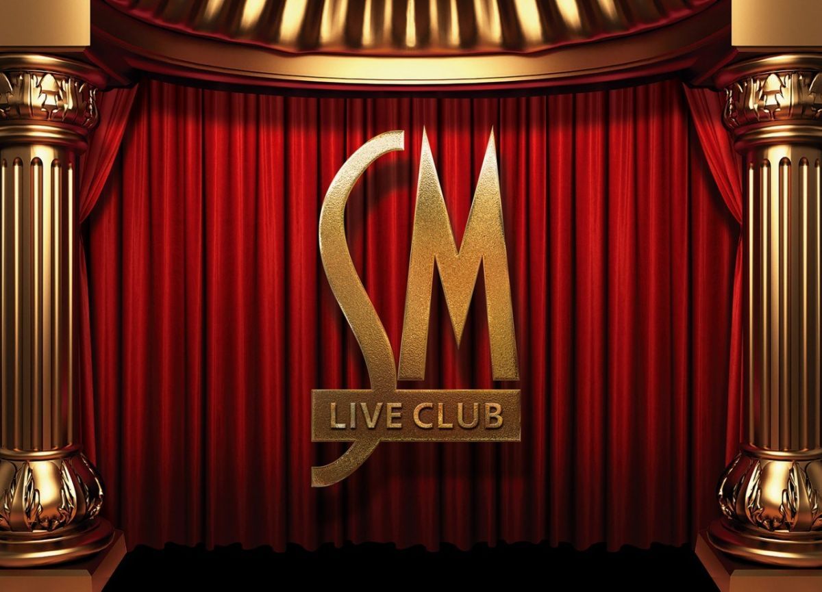 Фототапет SM Live Club — червена завеса и златни колони