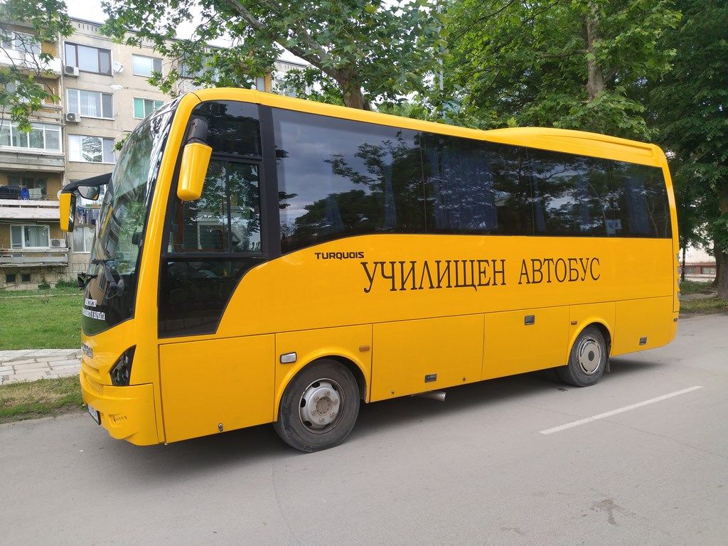 Брандиран училищен автобус Turquois