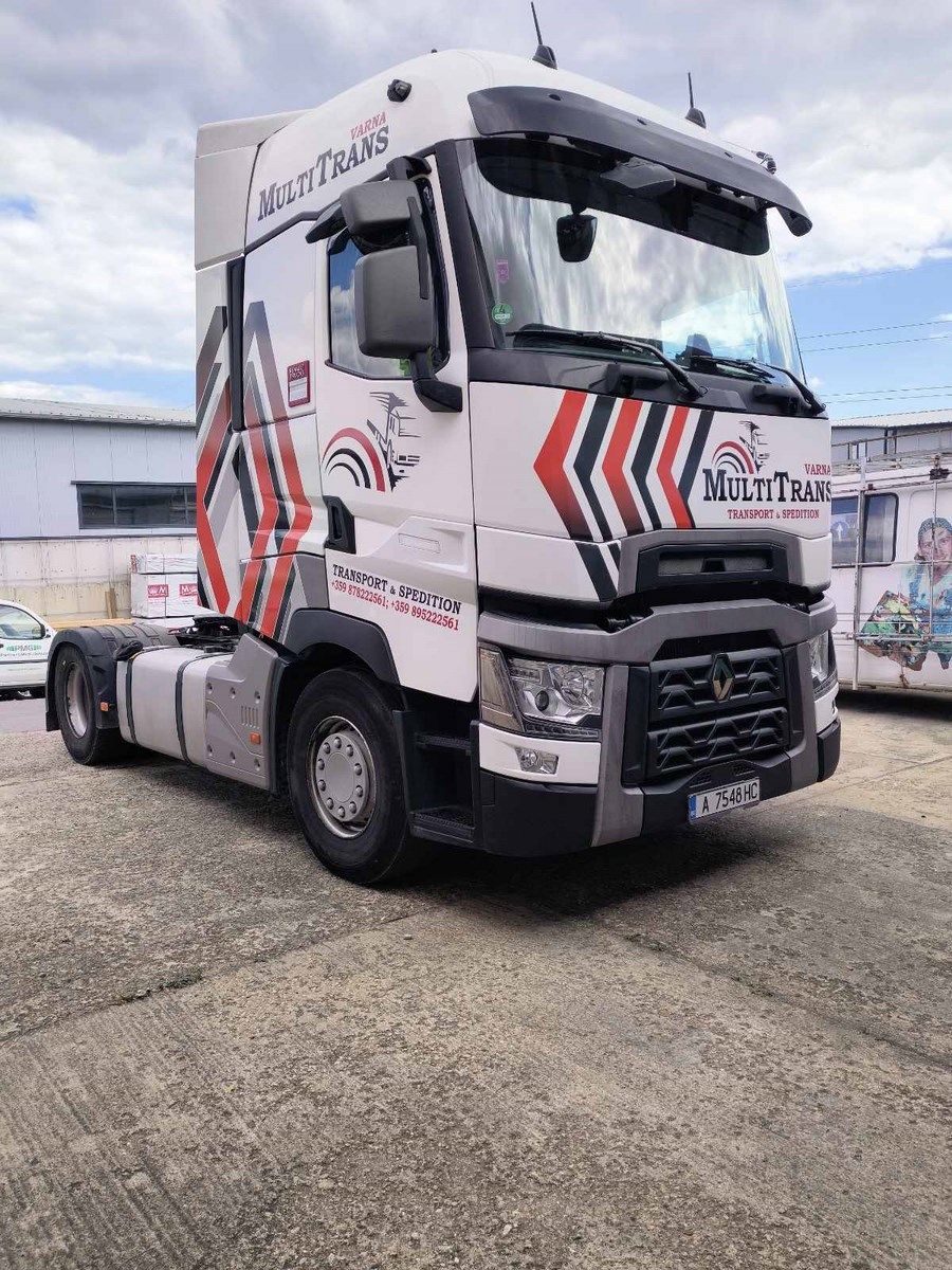 Брандиран влекач Renault — MultiTrans Varna